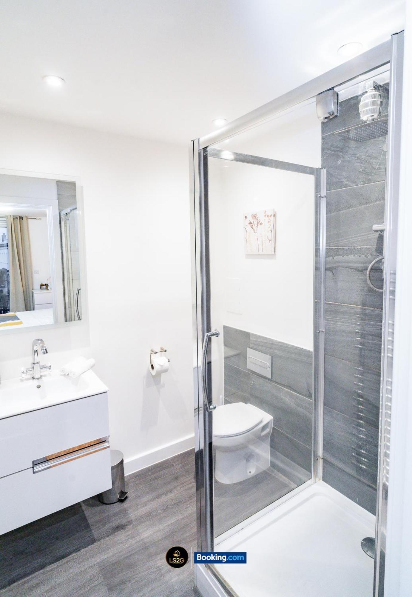 Spacious 2 Bedroom Apt By Ls2G Short Lets & Serviced Accommodation Greater London With Free Wifi Exterior foto