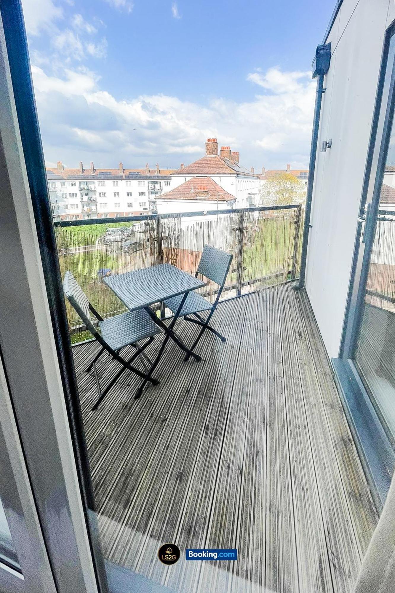 Spacious 2 Bedroom Apt By Ls2G Short Lets & Serviced Accommodation Greater London With Free Wifi Exterior foto